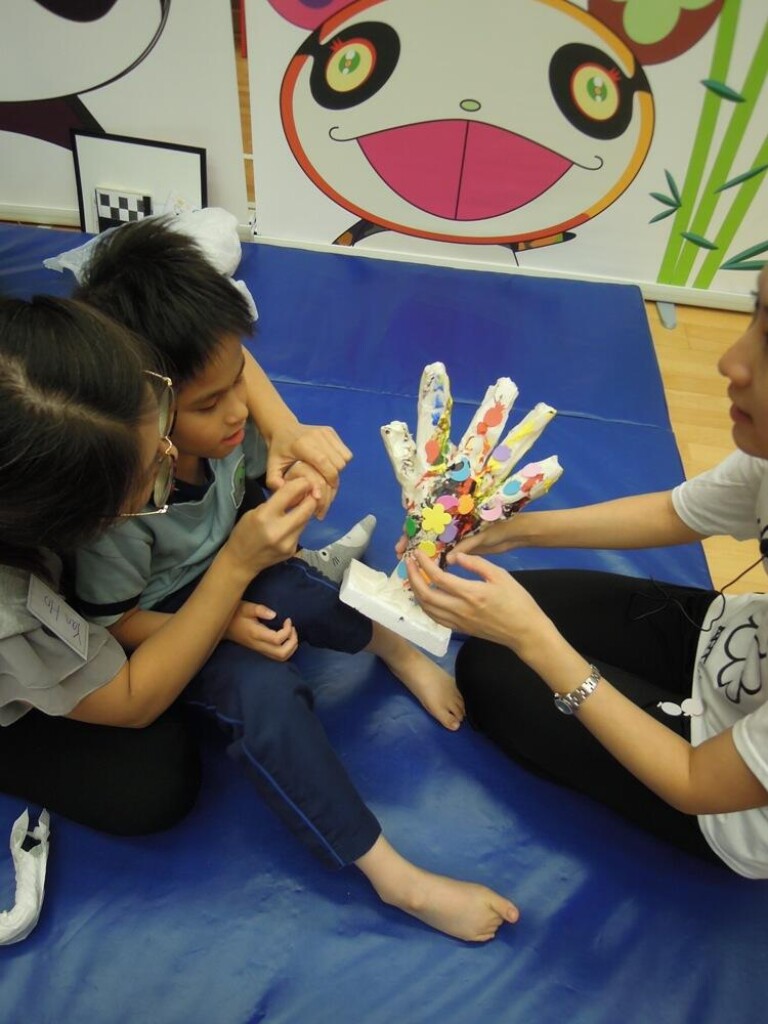 給弱勢社群的瑜伽和表達藝術治療