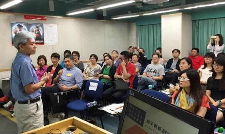 与未来社会创业家交流