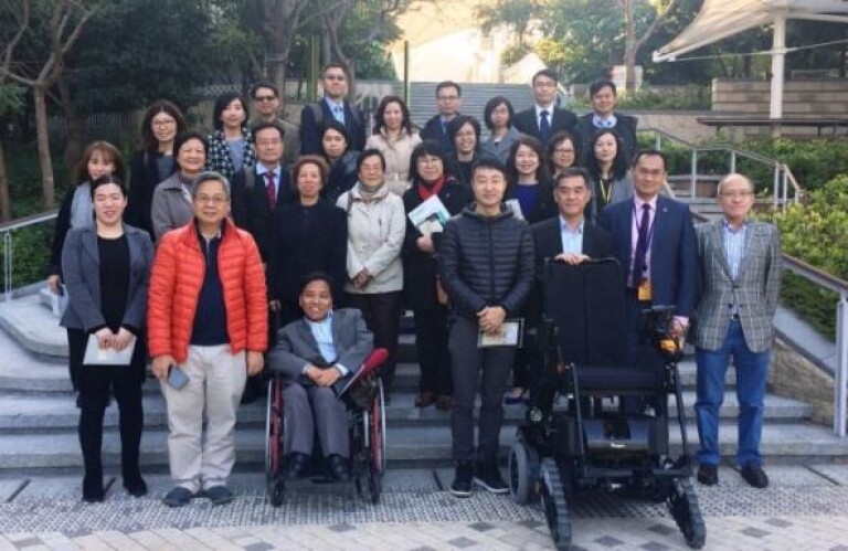 专责小组委员参观科技园